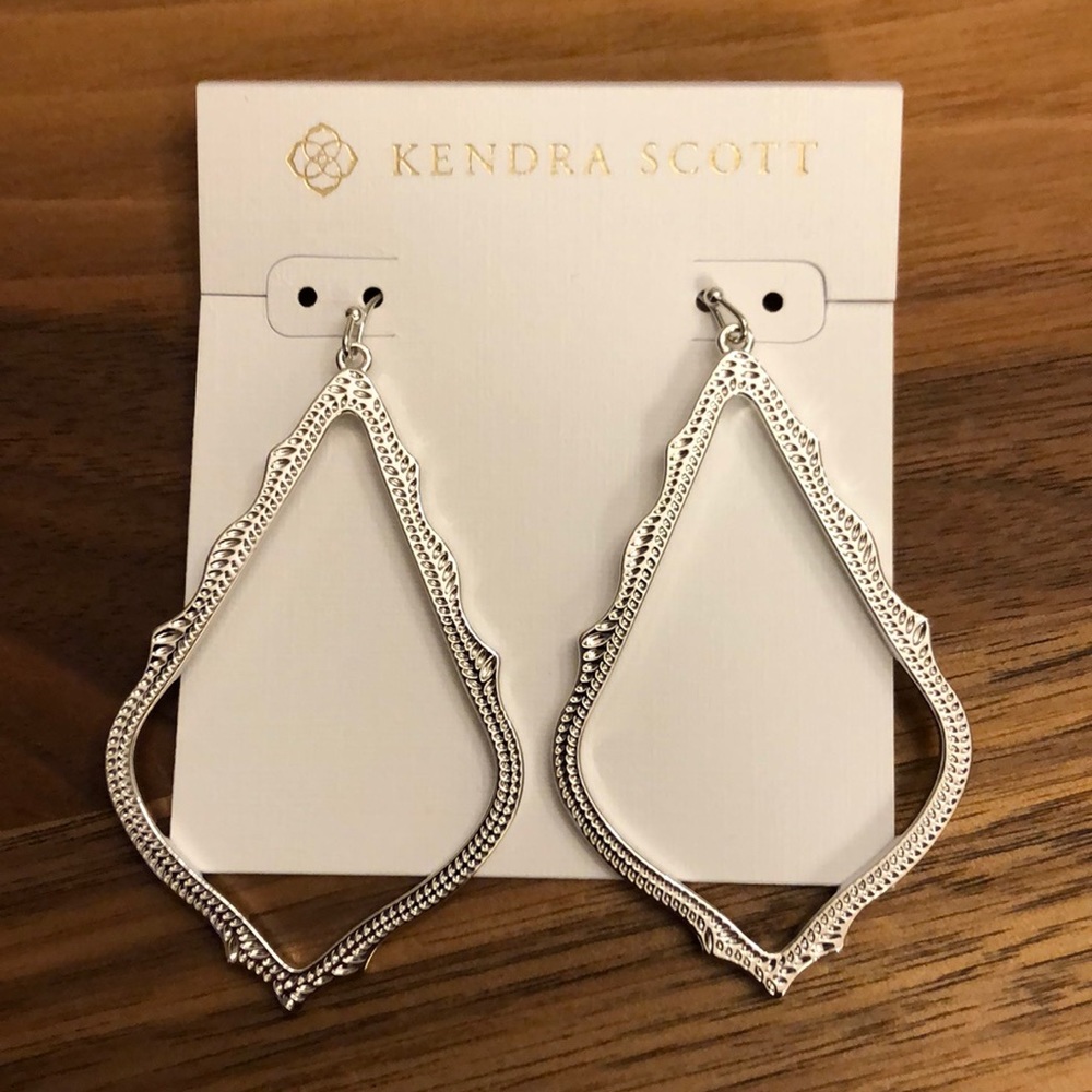 Kendra Scott Earrings. NWT. Silver